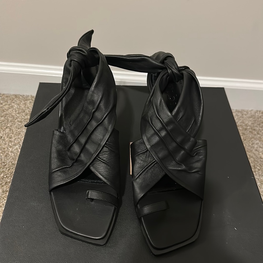 Sandles